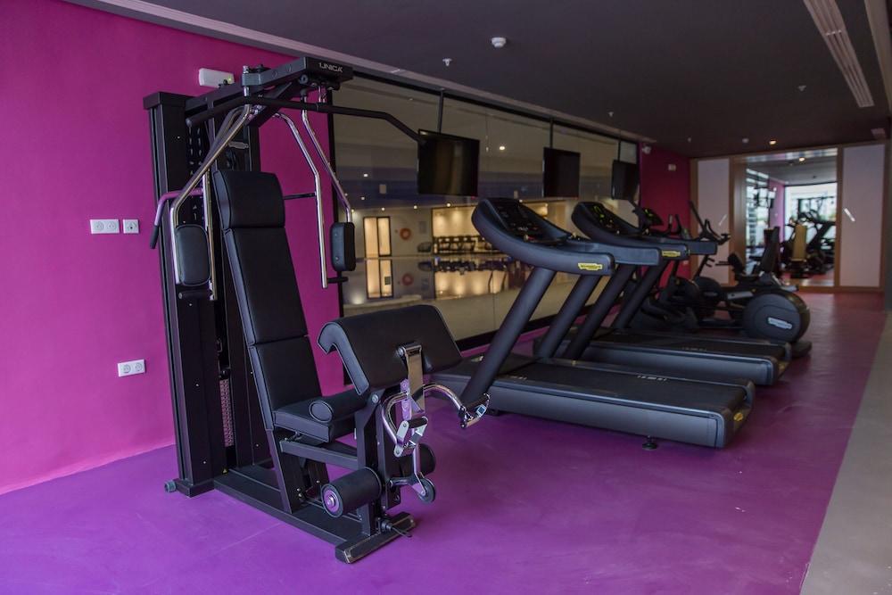 Sousse Pearl Marriott Resort & Spa Esterno foto The gym at the Virgin Money Lounge at Manchester Airport